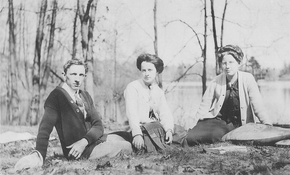 1912 - Edward, Annie and Ida Bland (1st wife of Louis Trussel