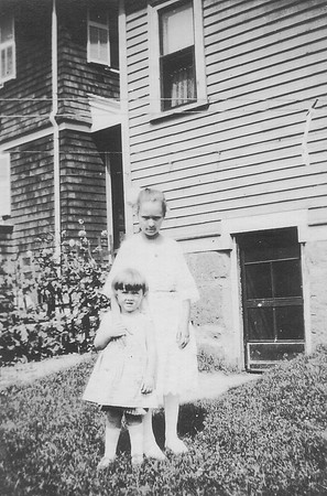 1925 - Doris with Maid