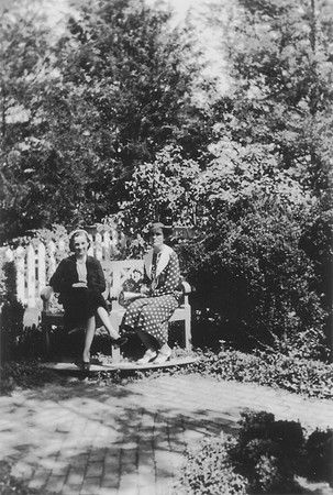 1936 - Aunt Edna & Hollly