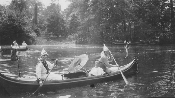 1918 - Edward in Middle
